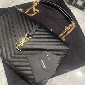 SAINT LAURENT ENVELOPE LARGE BAG IN MATELASSÉ GRAIN DE POUDRE